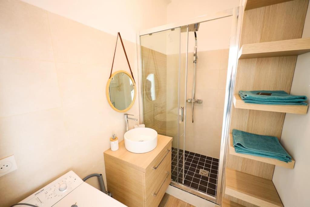 Cosy Pied A Terre Rue Corneille, Coeur Marseille, 4 Pers, 2 Ch Appartement Buitenkant foto
