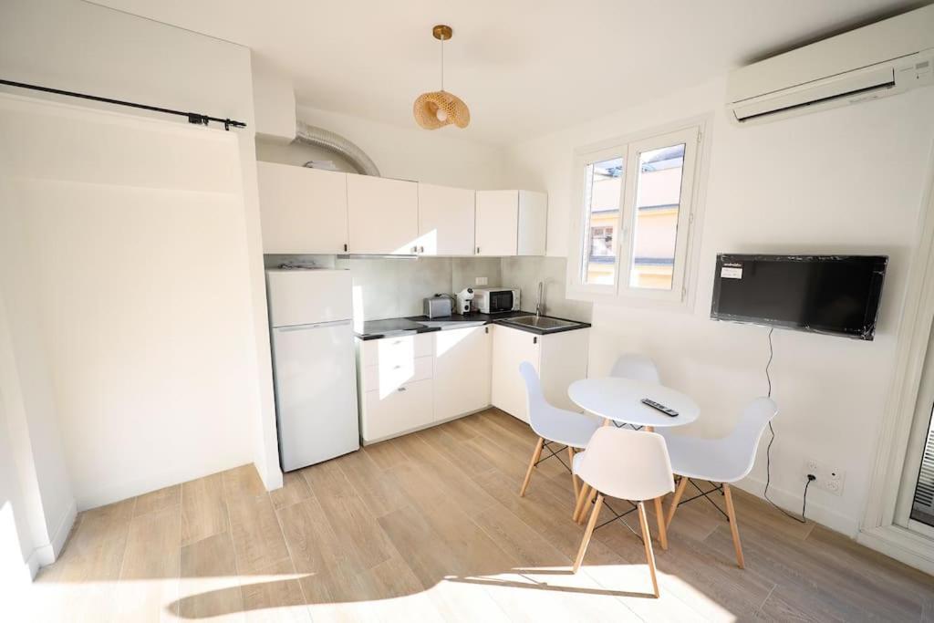 Cosy Pied A Terre Rue Corneille, Coeur Marseille, 4 Pers, 2 Ch Appartement Buitenkant foto